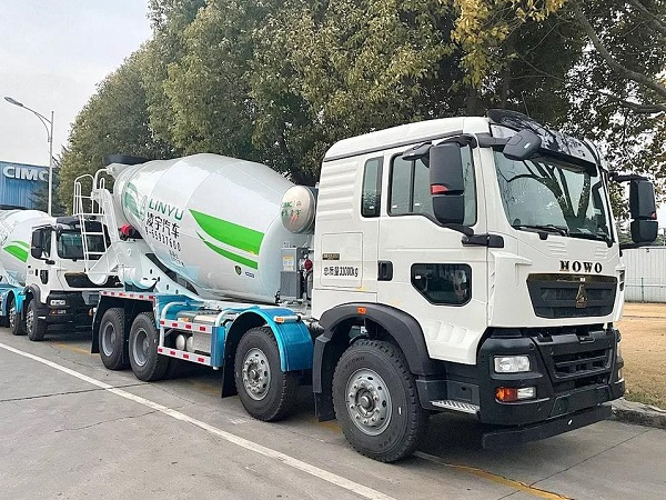 新年奮戰(zhàn)開門紅！凌宇攪拌車“火力全開”奔向天府之國