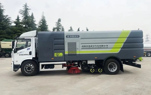 凌宇純電動(dòng)洗掃車(chē)的特點(diǎn)詳解！出色在哪？