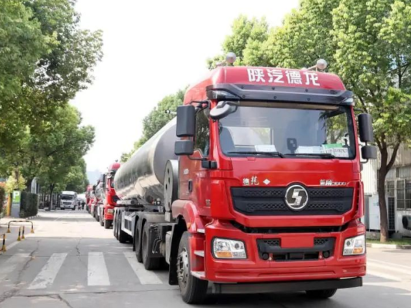 疫情之下，海外客戶線上訂車，20臺凌宇罐車批量交付！