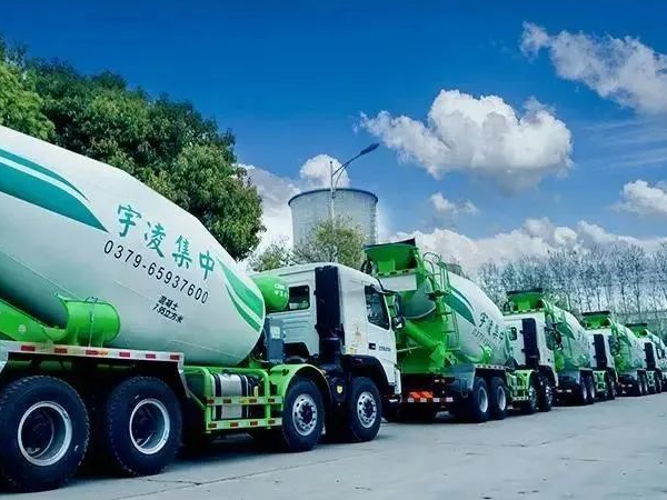 8年老客戶再提車，10臺(tái)攪拌車批量交付，客戶：選凌宇我放心！