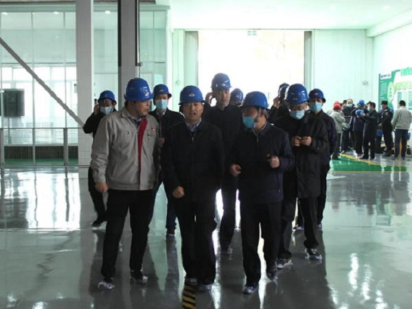 西安市人大常委會黨組書記、主任胡潤澤為中集凌宇高端制造點贊