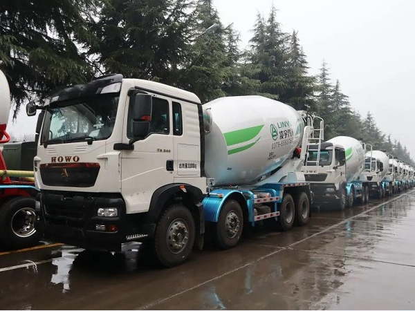 春雨濛濛，氣勢(shì)如虹！凌宇攪拌車震撼發(fā)車！