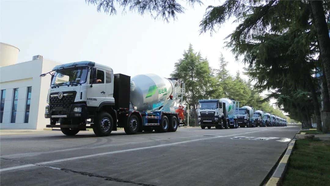 馭風(fēng)而行，中集車輛15臺(tái)新能源攪拌車駛?cè)牒保L就荊楚生態(tài)長(zhǎng)卷