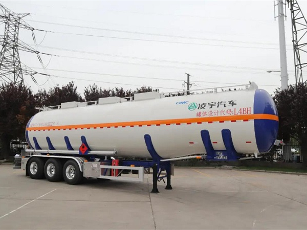中集凌宇新款鋁合金易燃液體運輸車來了！