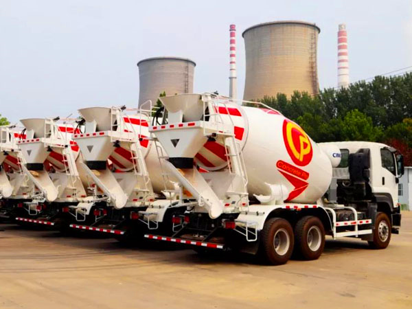 攪拌車銷售一手播報：又一批凌宇攪拌車揚帆海外！